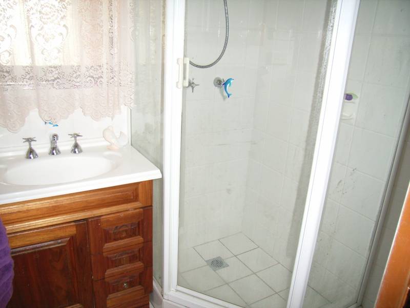 GREAT FAMILY HOME - AVAIL MID APRIL Picture 3