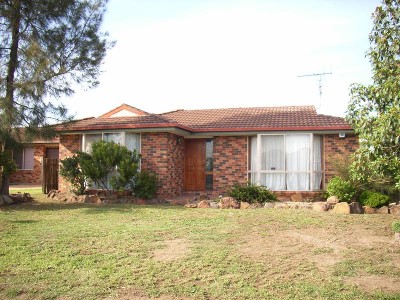 GREAT FIRST HOME OR INVESTMENT Picture