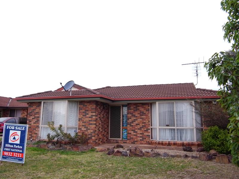 GREAT FIRST HOME OR INVESTMENT Picture 2