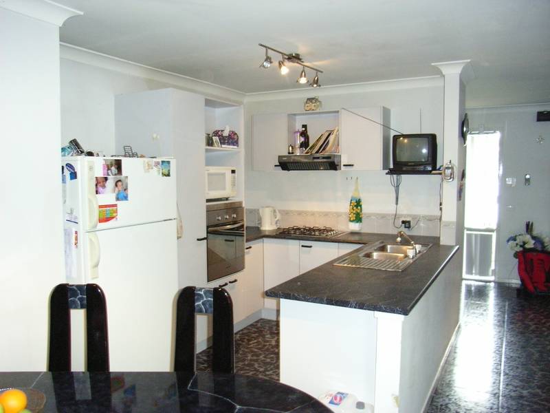 LOTS OF ROOM TO RUN AROUND Picture 3