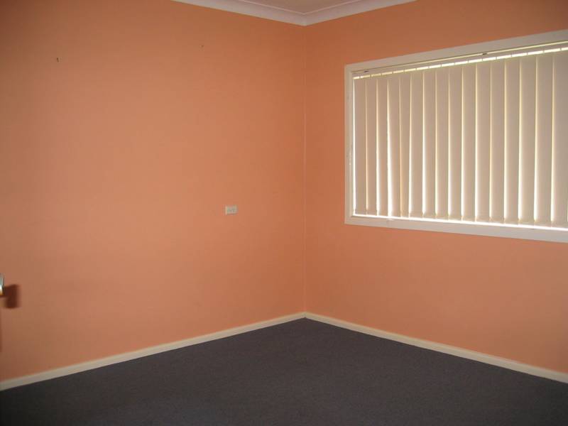 LARGE FAMILY HOME - GREAT LOCATION Picture 2