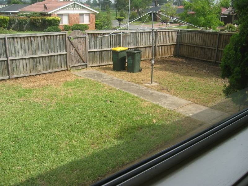 LARGE FAMILY HOME - GREAT LOCATION Picture 3