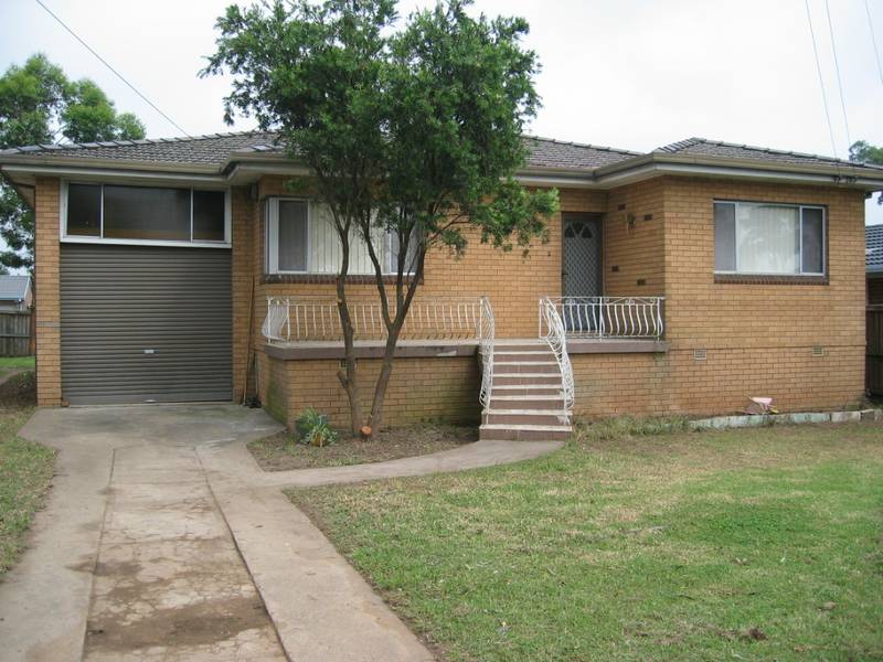 LARGE FAMILY HOME - GREAT LOCATION Picture 1