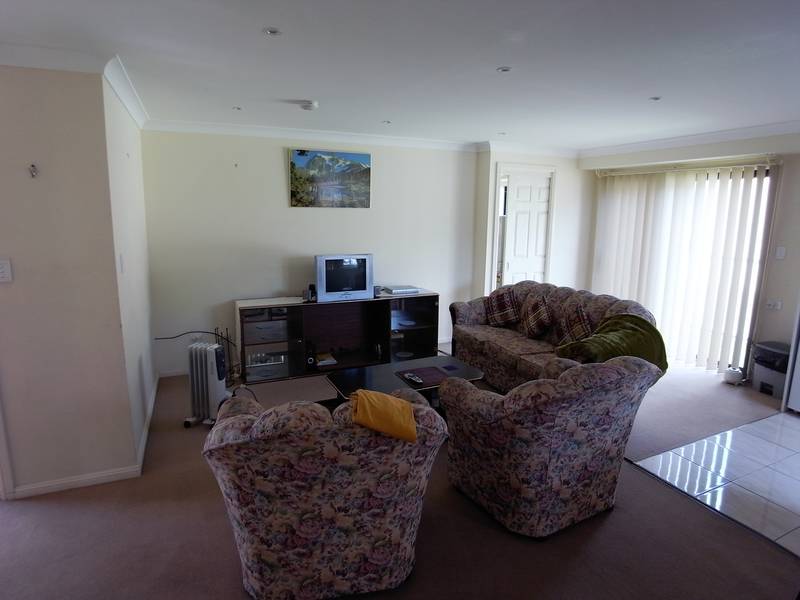 SHORT DISTANCE TO EVERYTHING Picture 2