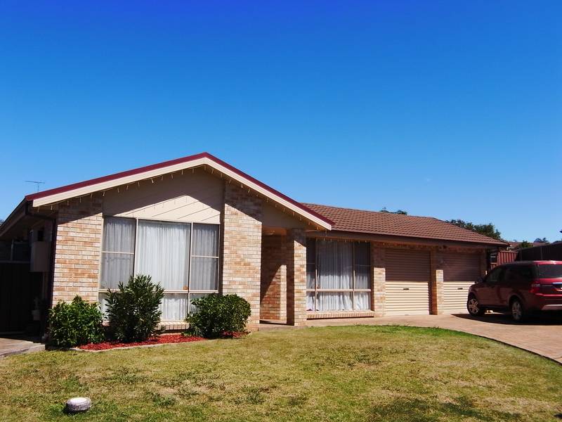 MAGNIFICENT 4 BEDROOM FAMILY HOME Picture 1