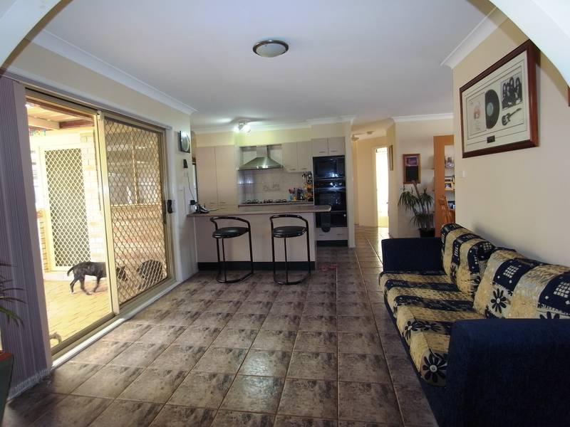 MAGNIFICENT 4 BEDROOM FAMILY HOME Picture 3