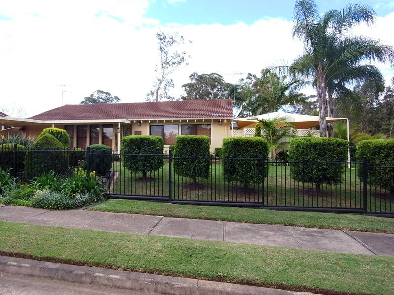 A JEWEL IN THE CROWN Picture 1