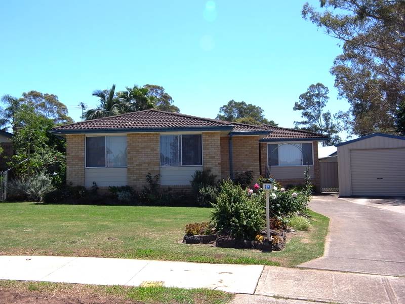 DESIRABLE LARGE 4 BEDROOM HOME Picture 1