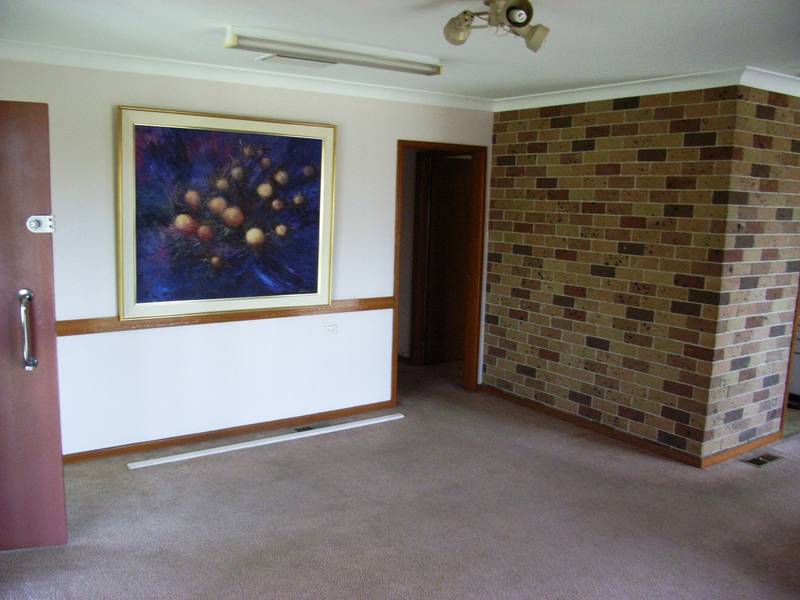 LOCATION! LOCATION! Picture 2