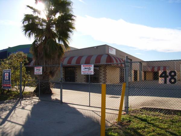 LARGE ENOUGH FOR TRUCK ACCESS-price includes outgoings Picture 2
