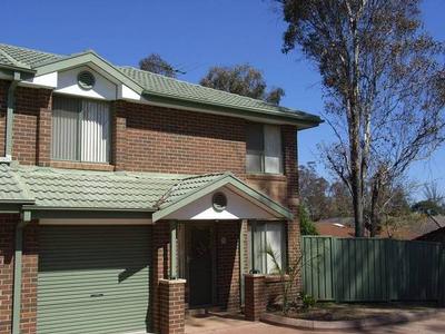 3 BEDROOM TOWN HOUSE LIKE NEW Picture