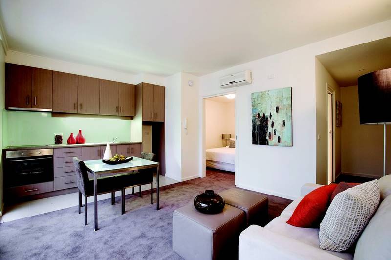 JUST A PUNT TO THE CITY! Picture 1