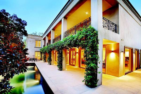 Is this Wayne Gillespie's finest Toorak home? Picture 2