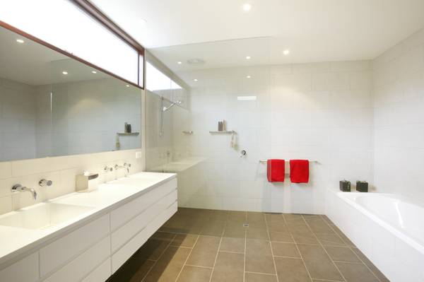 STUNNING CONTEMPORARY PARADISE! Picture 2