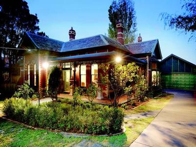 FULLY RENOVATED GRAND FAMILY HOME! Picture FULLY RENOVATED GRAND FAMILY HOME! Picture