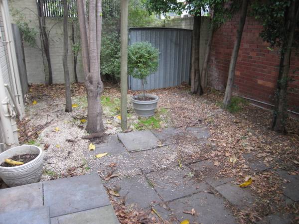 RARE GROUND FLOOR 1 BEDROOM WITH HUGE COURTYARD! Picture 2