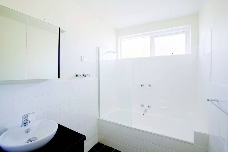 LOCATION AND CONVENIENCE! Picture 2