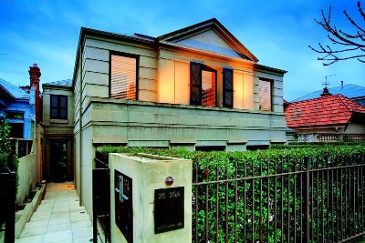 GRAND SINGLE LEVEL RESIDENCE! Picture