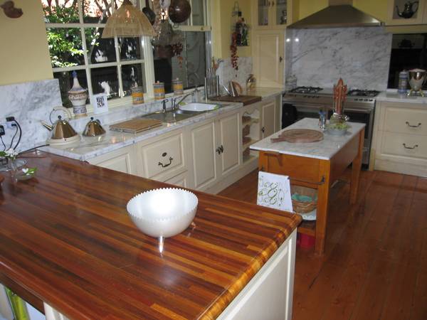 SUPREME EXECUTIVE FAMILY HOME! Picture 3