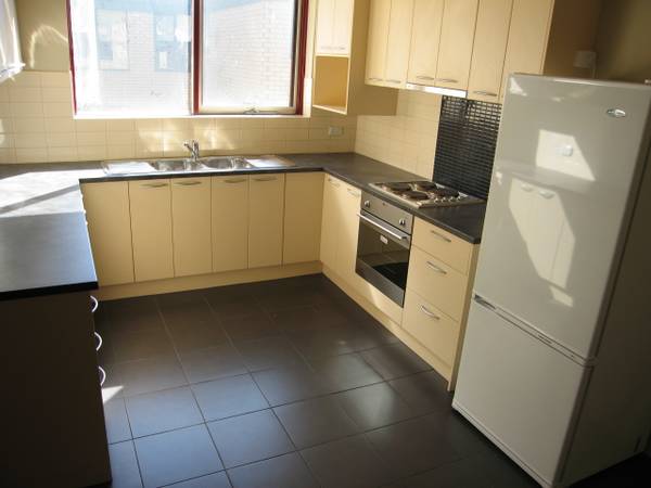 MODERN, REFINED AND PRACTICAL! Picture 2