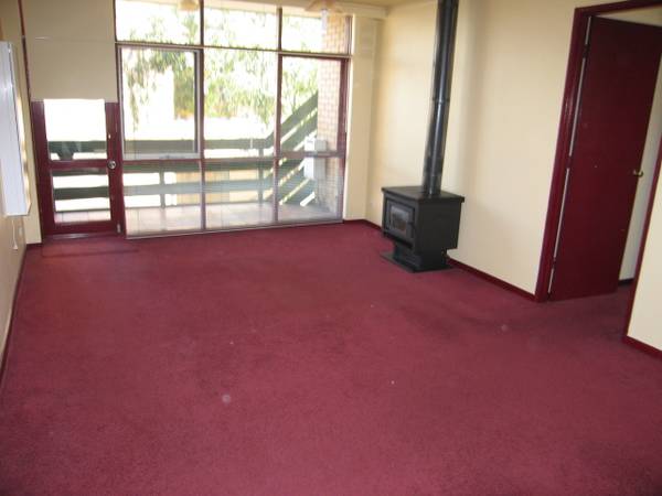 MODERN, REFINED AND PRACTICAL! Picture 3