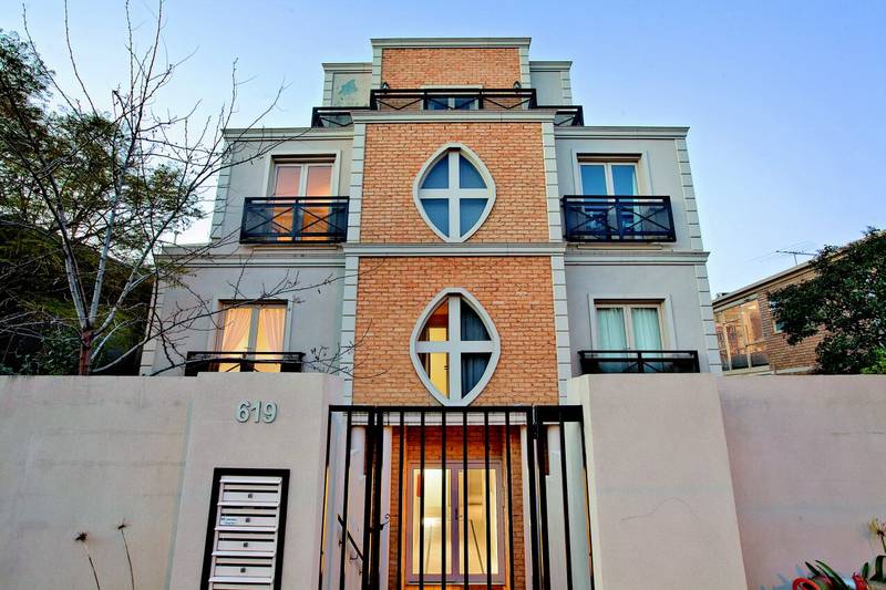 EXECUTIVE TOORAK RESIDENCE! Picture 1