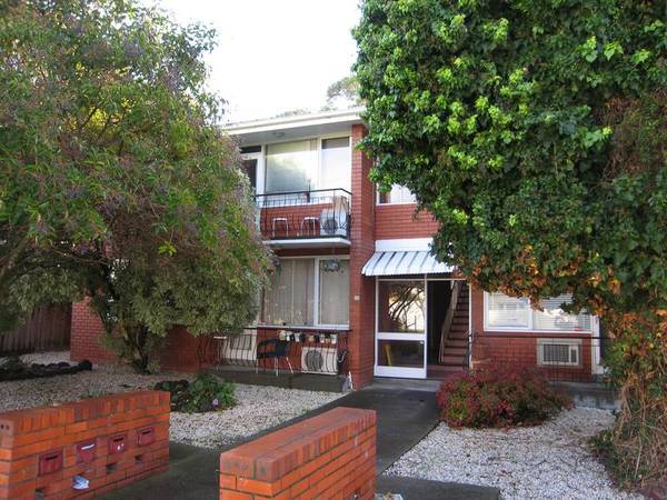 CLOSE TO EVERYTHING! Picture 1