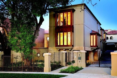 Stunning Cosmopolitan Living Picture Stunning Cosmopolitan Living Picture