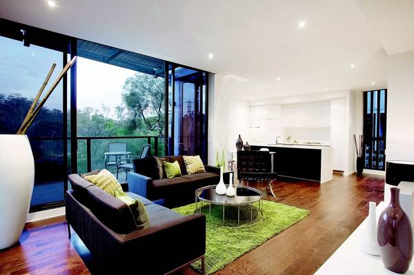 RIVER STREET BEAUTY Picture 1