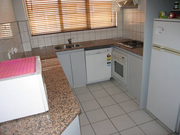 ELEVATED REAR APARTMENT! Picture 3