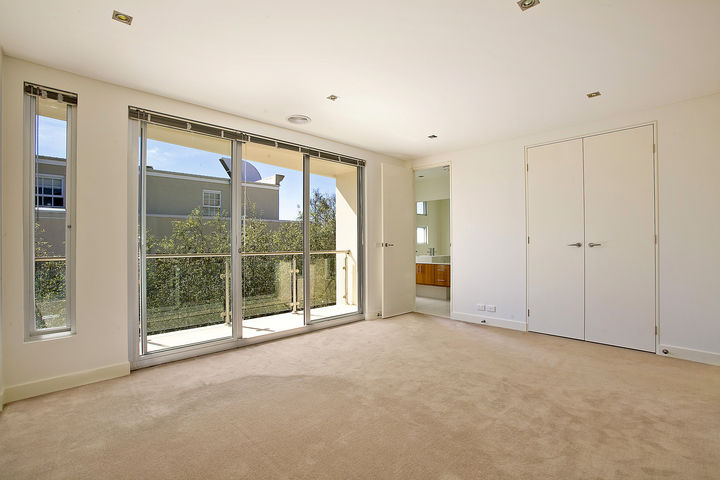 SPECTACULAR TOWN RESIDENCE! Picture 3