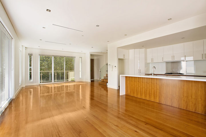 SPECTACULAR TOWN RESIDENCE! Picture 2