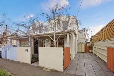 GORGEOUS HOME IN TOP LOCATION! Picture