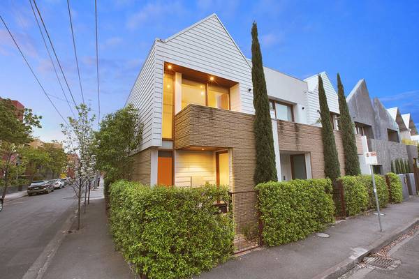 FUNKY TWO BEDROOM PAD! Picture 1