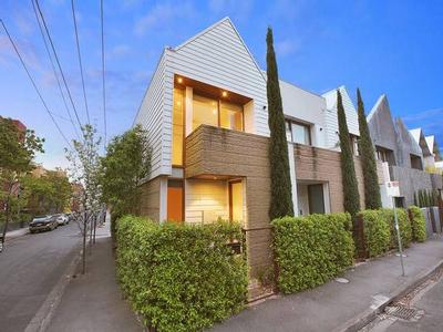 FUNKY TWO BEDROOM PAD! Picture