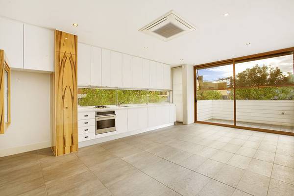 FUNKY TWO BEDROOM PAD! Picture 3