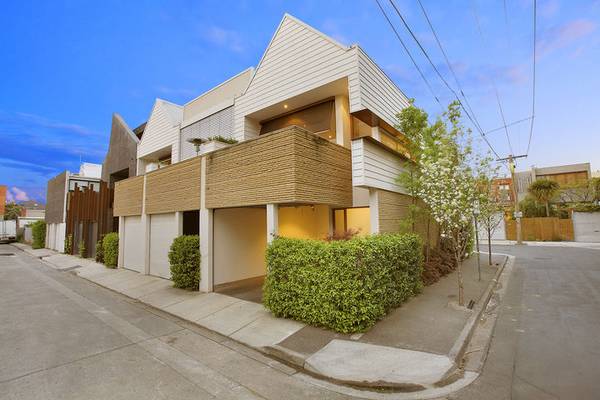 FUNKY TWO BEDROOM PAD! Picture 2