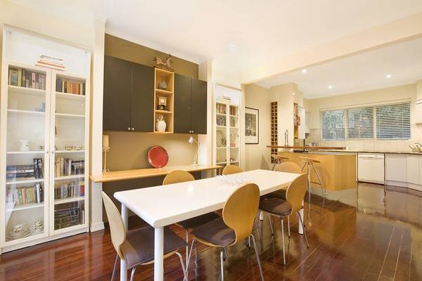 MODERN EXECUTIVE LIVING! Picture 3