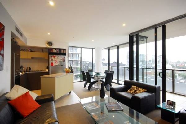 Stunning 7th Floor 2 Bedroom Apartment with Double Car Accommodation Picture