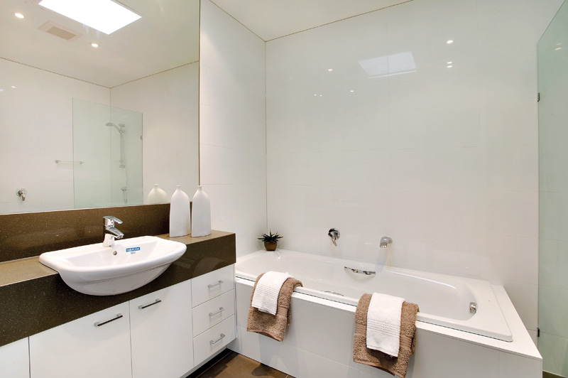 LARGE BRAND NEW FAMILY RESIDENCE! Picture