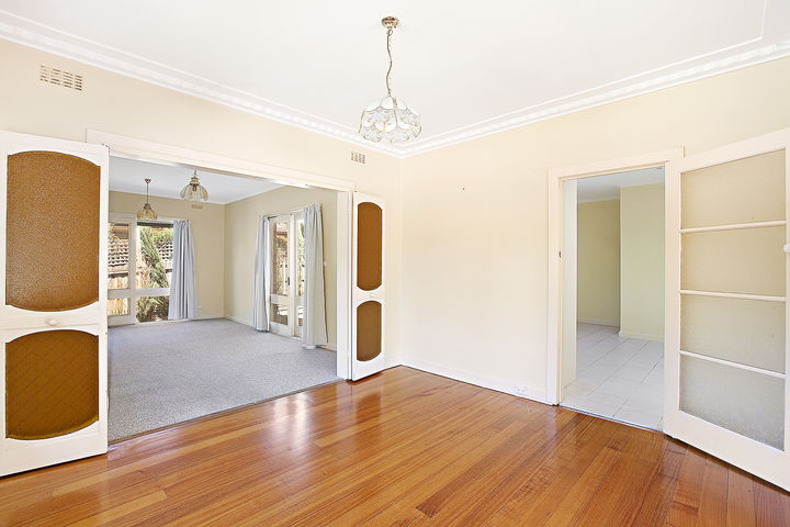 GENEROUS FAMILY HOME! Picture 3