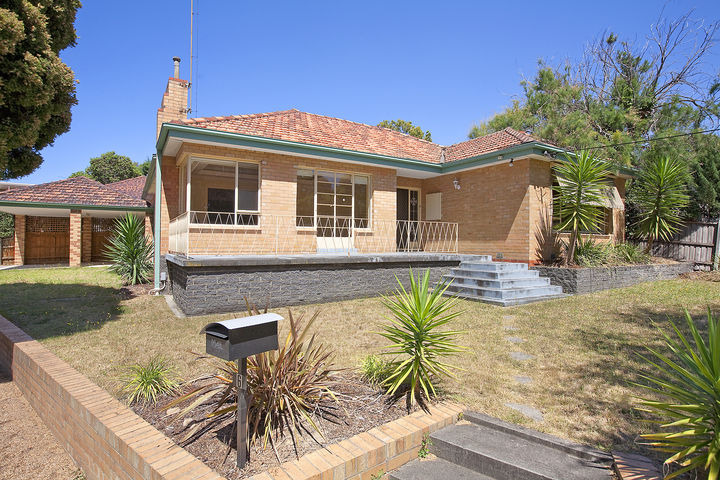 GENEROUS FAMILY HOME! Picture 1