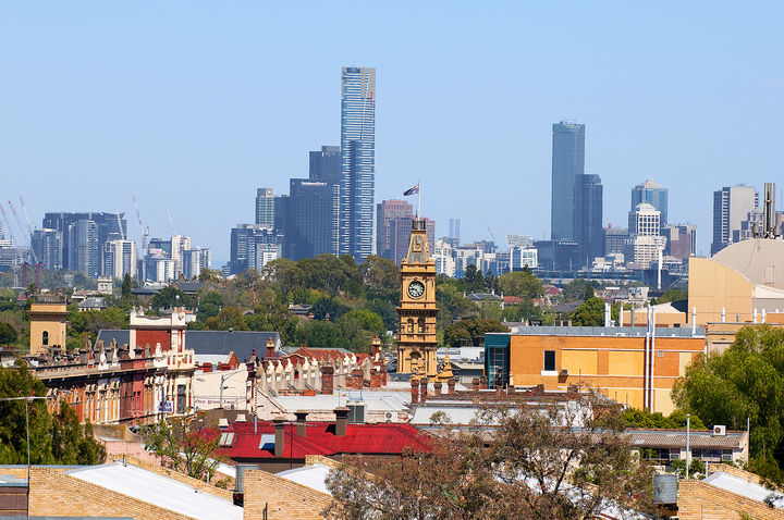 BRAND NEW 3 BEDROOM STUDENT APARTMENT!! Picture 1