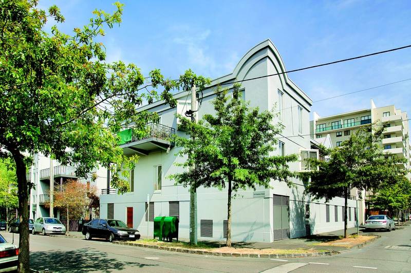 Modern Two Bedroom Apartment with Double Car Accommodation Picture 3