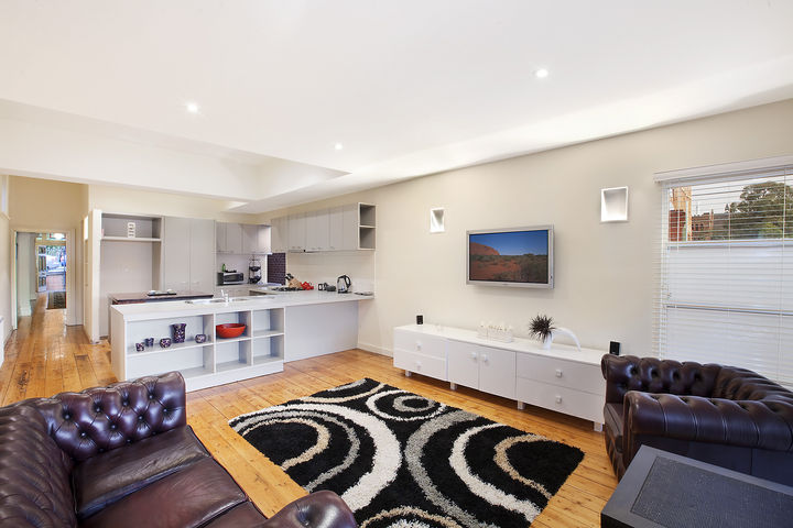 EXECUTIVE FOUR BEDROOM HOME! Picture 3