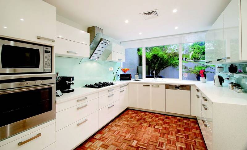 EXECUTIVE REAR TOWN RESIDENCE! Picture 3