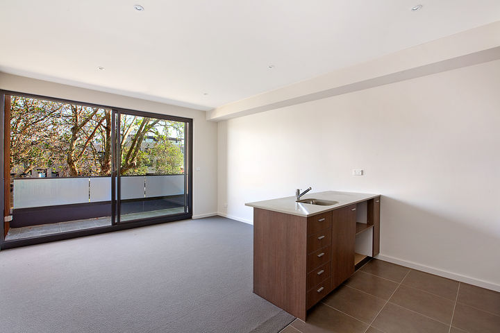 AS NEW 1 BEDROOM APARTMENT IN THE HEART OF PRAHRAN! Picture 1