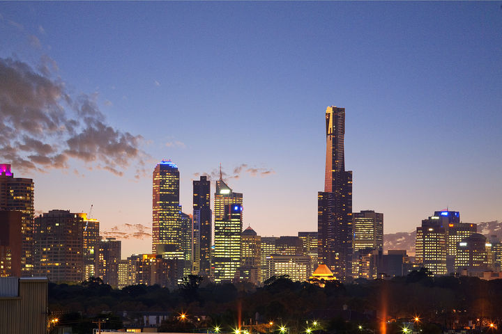 AS NEW 1 BEDROOM APARTMENT IN THE HEART OF PRAHRAN! Picture 2