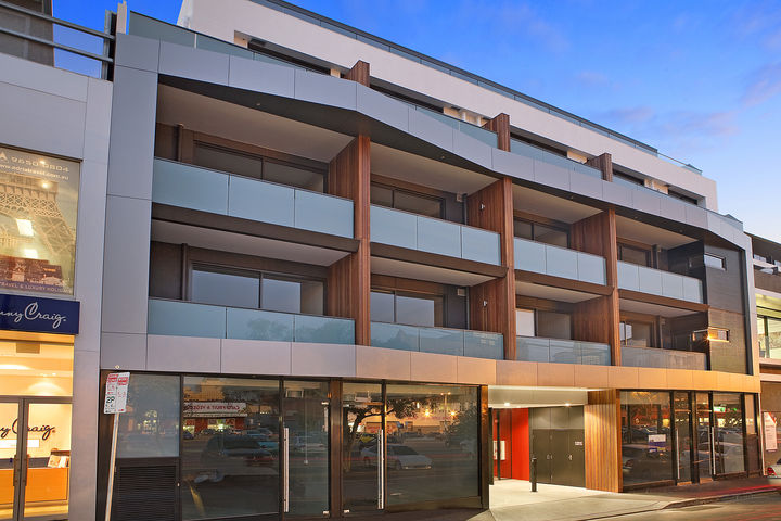 BRAND NEW 2 BEDROOM APARTMENTS RIGHT IN THE HEART OF PRAHRAN! Picture
