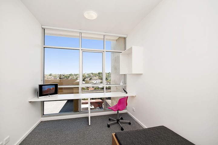 1 BEDROOM STUDENT ACCOMODATION! Picture 3